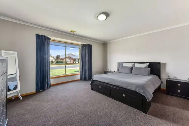 Fifth view of Homely house listing, 10 Sandstone Court, Mount Gambier SA 5290