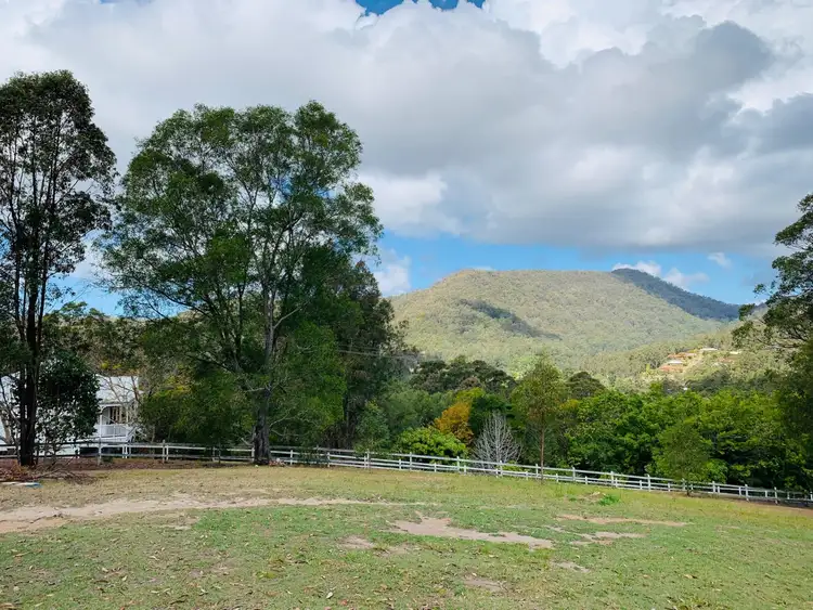 537 Bonogin Road, Bonogin QLD 4213