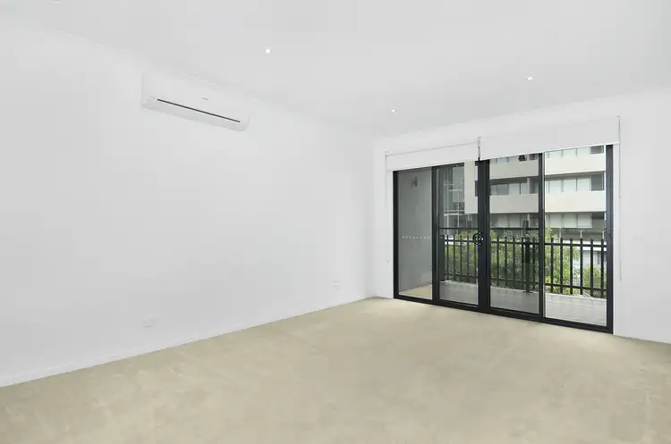 Third view of Homely townhouse listing, 33 Crefden Street, Maidstone VIC 3012