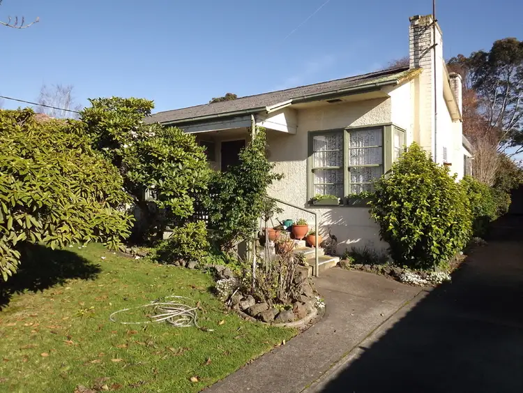 2 Ross Avenue, Moe VIC 3825