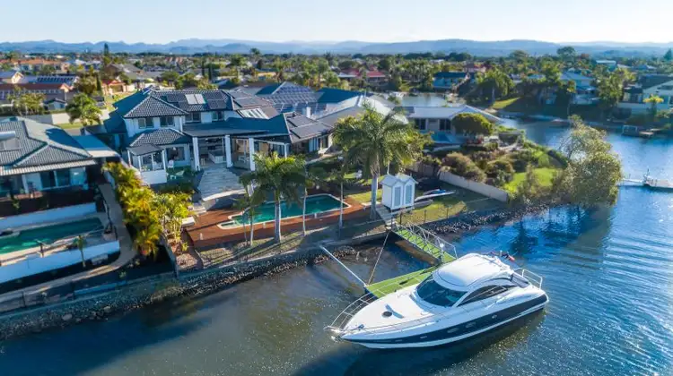 24 Selkirk Avenue, Benowa QLD 4217