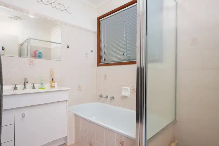 Fifth view of Homely house listing, 8 Yungana Place, Glenfield Park NSW 2650