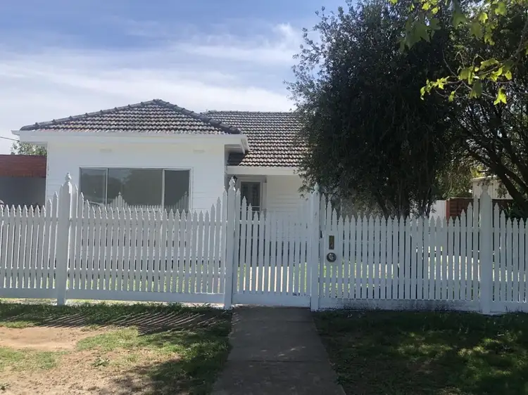 2-4 PIPER STREET, Kilmore VIC 3764