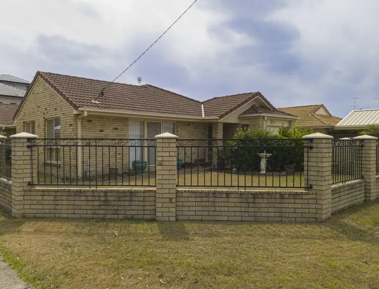 2 Morotai Avenue, Palm Beach QLD 4221