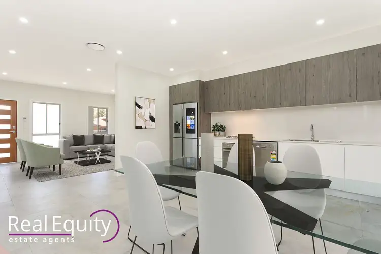 2/66-70 Ikara Crescent, Moorebank NSW 2170