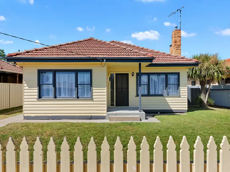 8 Wireless St, Kangaroo Flat VIC 3555
