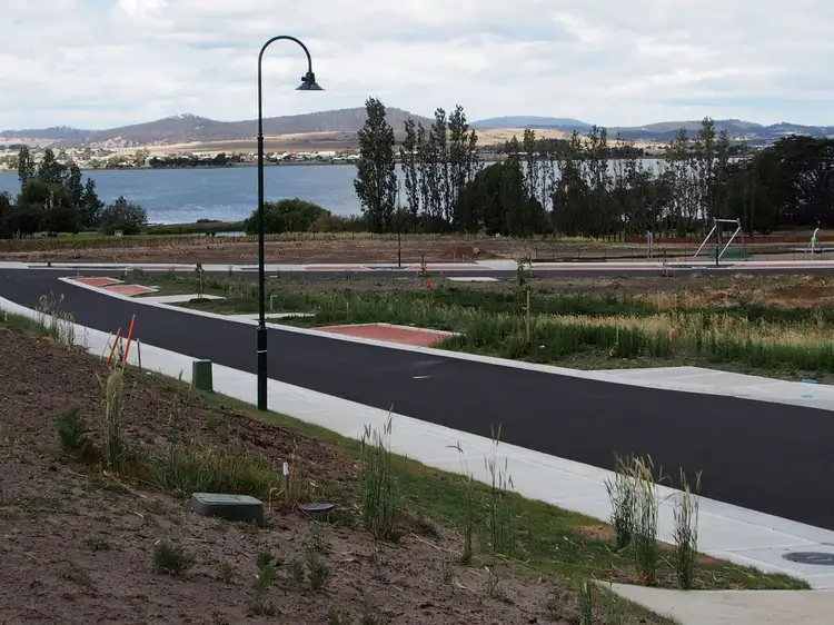 11 Lagoon View Court, Midway Point TAS 7171