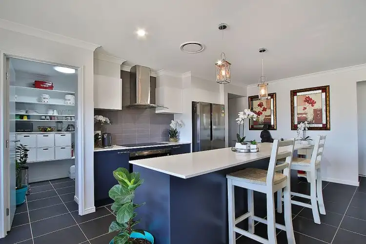 3 Ridgevale Drive, Regency Downs QLD 4341