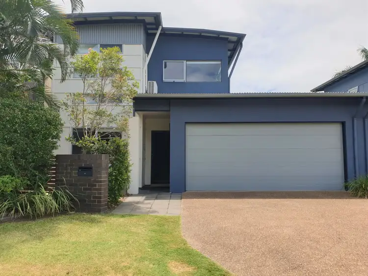 17/80 Moolyyir Street, Urangan QLD 4655