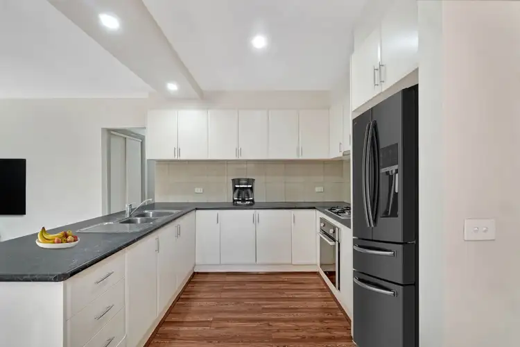 Sixth view of Homely house listing, 2/6 Calrossie Close, Endeavour Hills VIC 3802