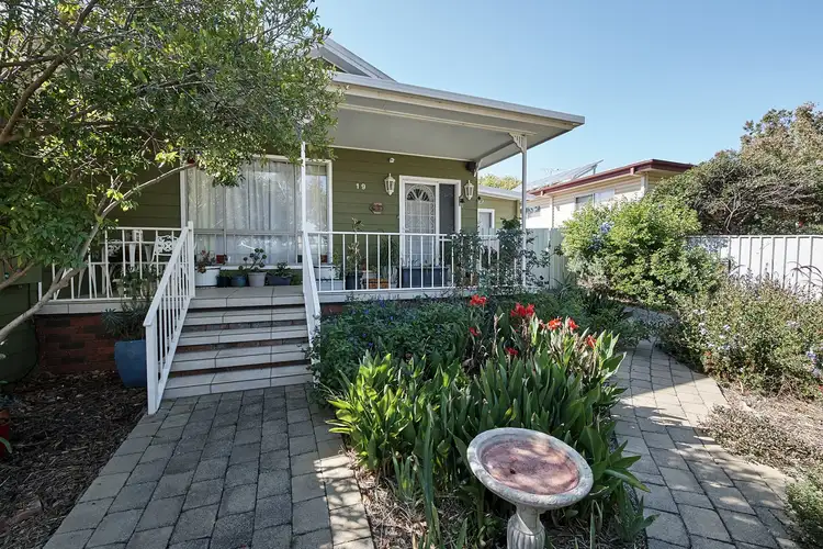 19 Hely Avenue, Turvey Park NSW 2650