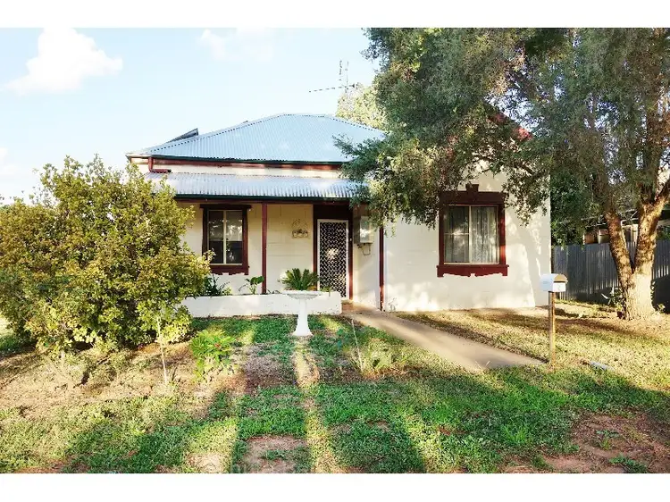 7 Third Ave, Narromine NSW 2821