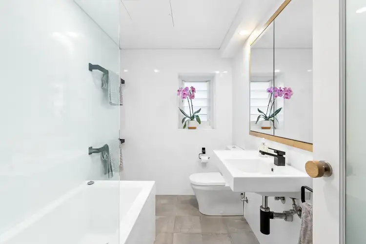 Sixth view of Homely apartment listing, 205/6A Birtley Place, Elizabeth Bay NSW 2011
