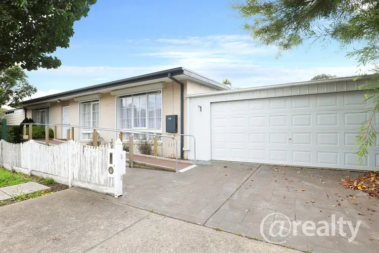 31 Glenaire Crescent, Cranbourne West VIC 3977