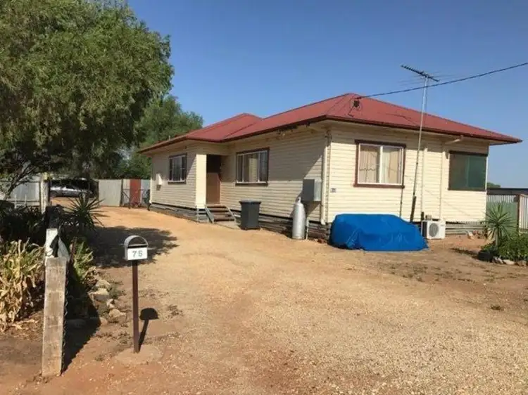 73-75 Coonong St, Urana NSW 2645