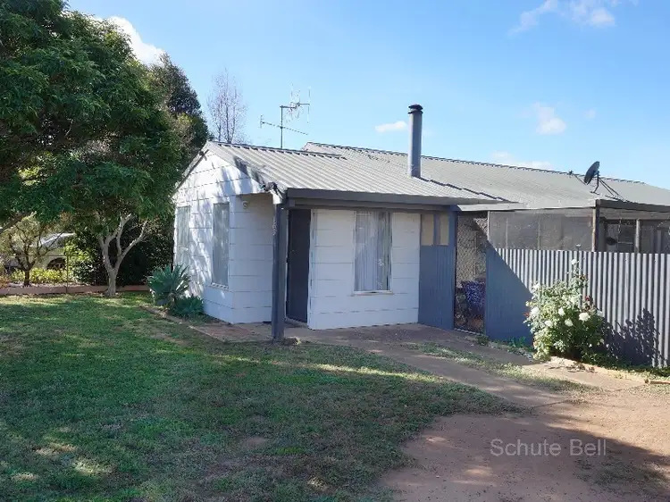 163 Third Ave, Narromine NSW 2821