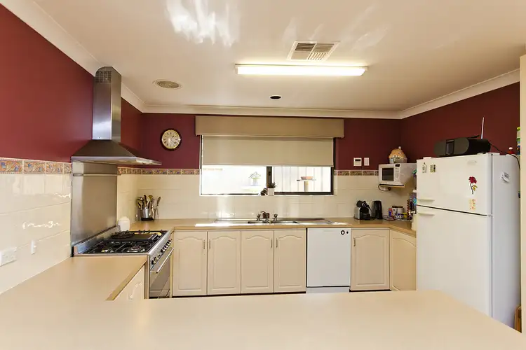 2 Glenview Place, Helena Valley WA 6056