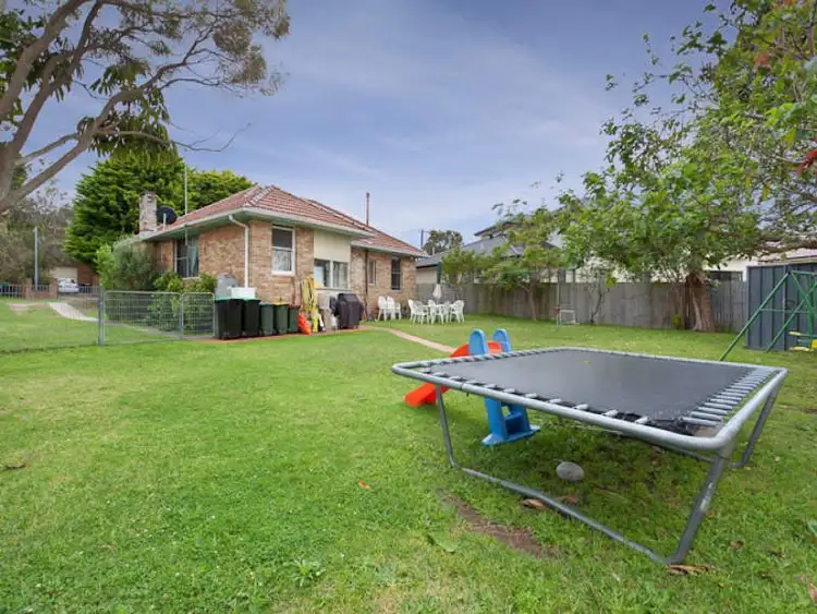 25 Alamein Ave, Narraweena NSW 2099