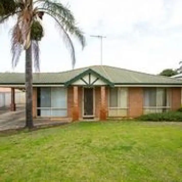 8 Hibiscus Court, Eaton WA 6232