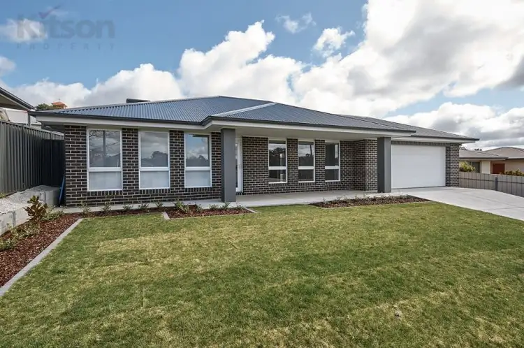 15 Anzac Avenue, Junee NSW 2663