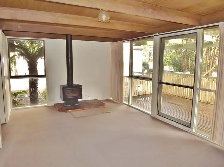 Second view of Homely house listing, 8 Matlock Court, Rawson VIC 3825