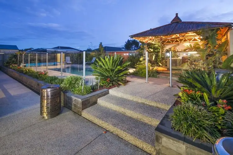 7 DUNFERLINE CRESCENT, Cranbourne VIC 3977
