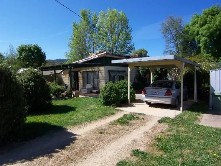 16 Mountbatten Ave, Bright VIC 3741