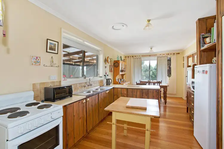 Fifth view of Homely house listing, 2 Bremner Place, Kilmore VIC 3764