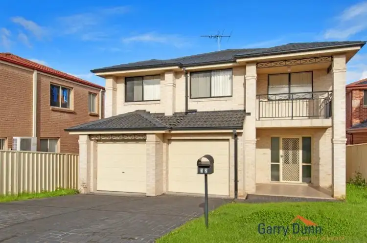 12 McCubbin Pl, Casula NSW 2170