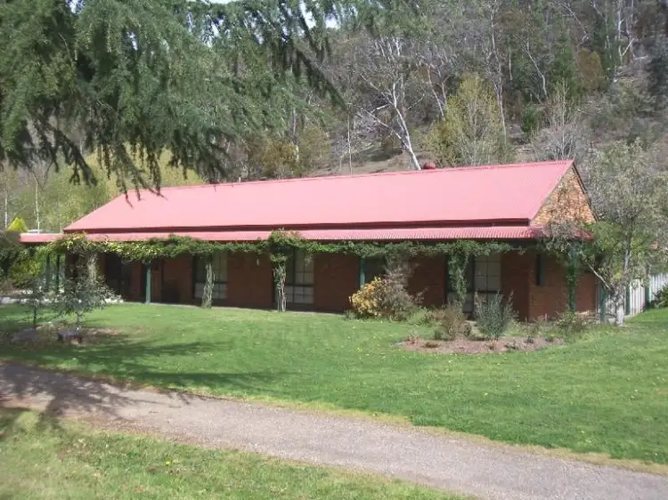 100 Delany Avenue, Bright VIC 3741