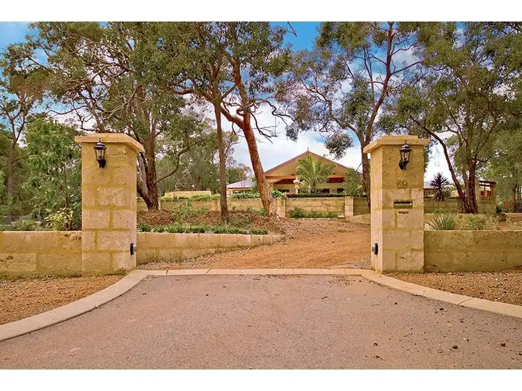 69 Peoples Ave, Gooseberry Hill WA 6076