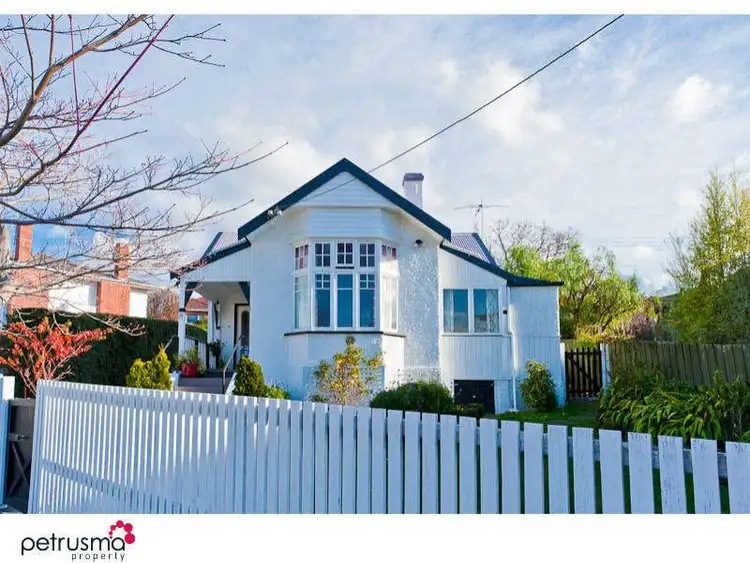 8 Oldham Avenue, New Town TAS 7008
