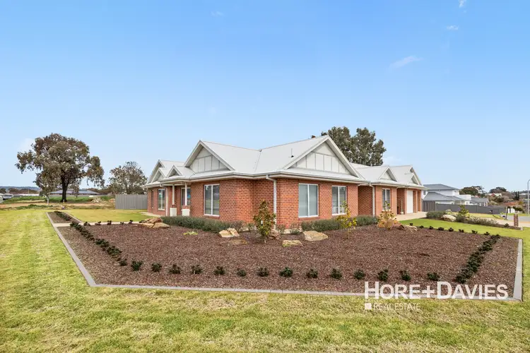 102 Lakehaven Drive, Lake Albert NSW 2650
