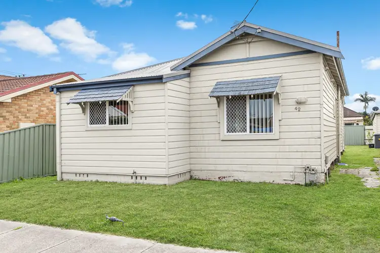 42 Sunnyside Street, Mayfield NSW 2304