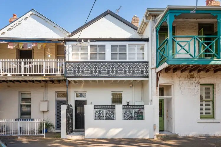 6 Corlette Street, Cooks Hill NSW 2300