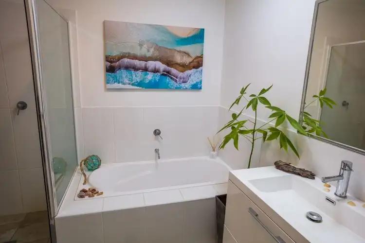 Fifth view of Homely unit listing, 8A Lake Place, North Tamworth NSW 2340