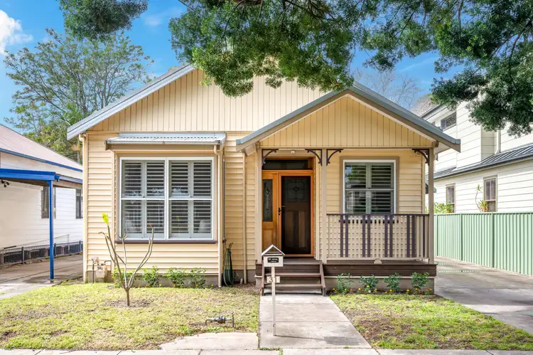 31 Kitchener Parade, Mayfield East NSW 2304