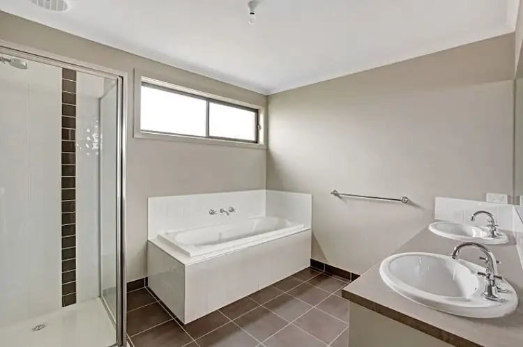 Fourth view of Homely house listing, 5 FURNARI CLOSE, Broadford VIC 3658