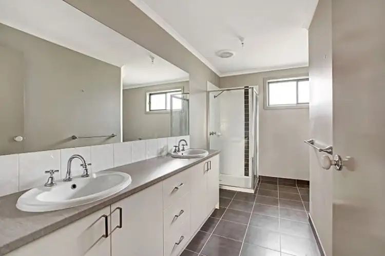 Sixth view of Homely house listing, 5 FURNARI CLOSE, Broadford VIC 3658