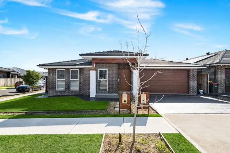18 Dowie Drive, Claymore NSW 2559