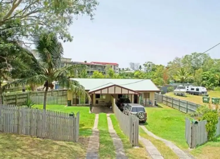 Second view of Homely house listing, 10 Barracuda Street, Lammermoor QLD 4703