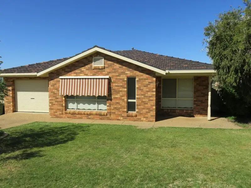 Main view of Homely unit listing, 2/21 Kimberley Drive, Wagga Wagga NSW 2650