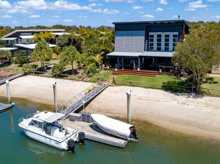 17 Casuarina Court, South Stradbroke QLD 4216