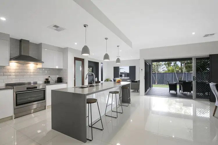 75 Schooner Circuit, Manly West QLD 4179
