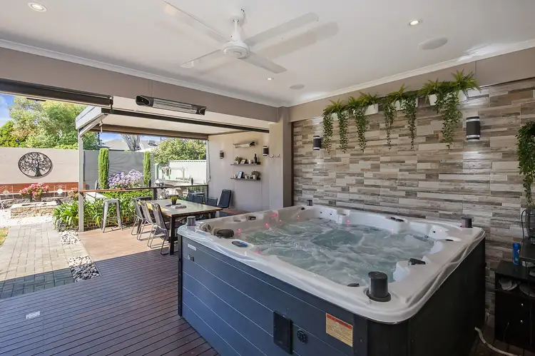 15 Fleming Avenue, Ridgehaven SA 5097