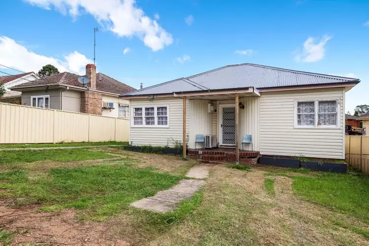 73 Lithgow Street, Campbelltown NSW 2560