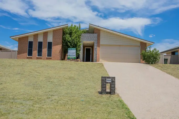 17 Cypress Pines Dr, Miles QLD 4415