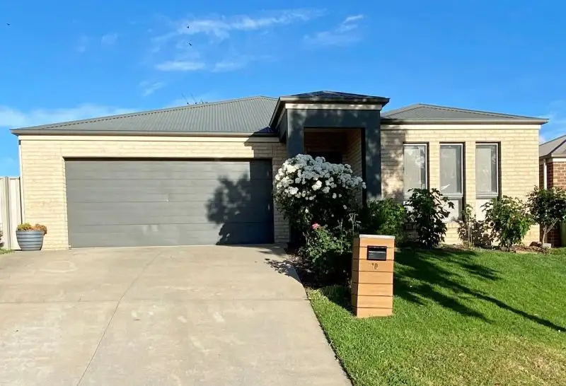 Main view of Homely house listing, 10 Chafia Place, Springdale Heights NSW 2641