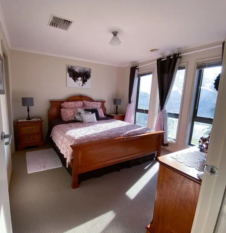 Second view of Homely house listing, 10 Chafia Place, Springdale Heights NSW 2641