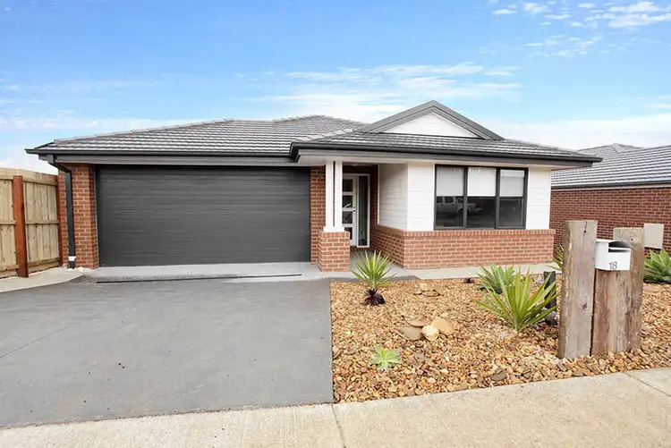 18 Temt Terrace, Waurn Ponds VIC 3216